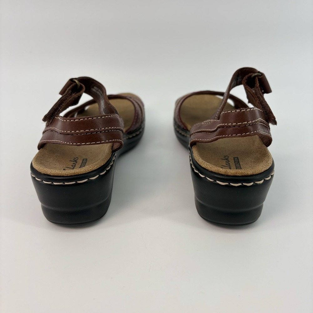 Clarks Collection Women's Sz 6 Brown Leather Adjustable Comfort Walking Sandals - Picture 6 of 13